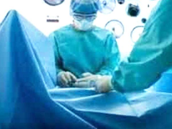 Pryagraj: मर गई खुशी, 3 साल की बच्ची का ऑपरेशन कर फटे पेट अस्पताल से निकाला, तड़पकर हुई मौत