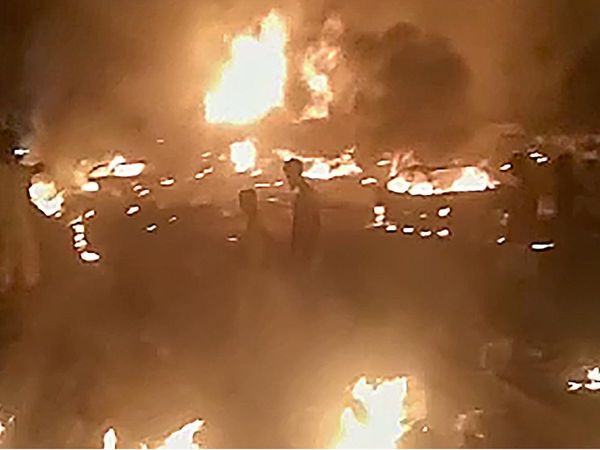 तेल टैंकर में विस्‍फोट से 98 लोगों की मौत, 100 से अधिक घायल 