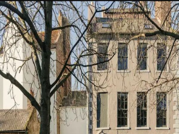  272 years old house is being sold for crores big secret is hidden behind the wall