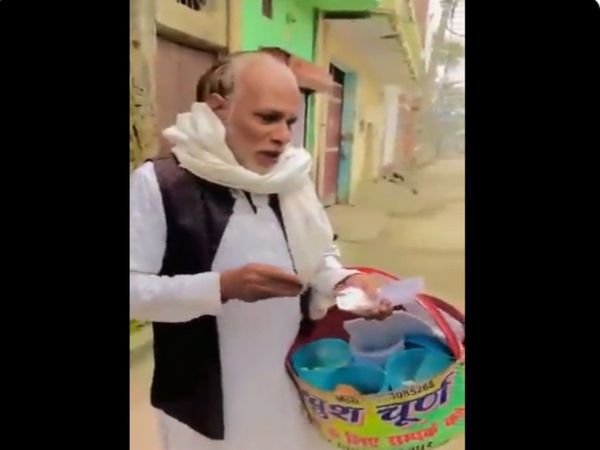 Today Viral Video Old Man recited such a poem while selling powder Video Goes Viral