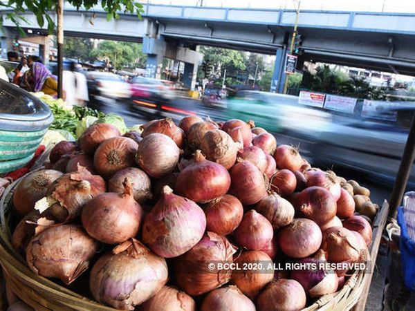 Onion prices very high, to curb Government relaxed import rules 