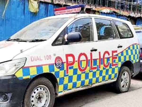 Delhi: दिल्ली पुलिस के ASI ने PCR वैन के अंदर खुद को मारी गोली, मौके पर हो गई मौत