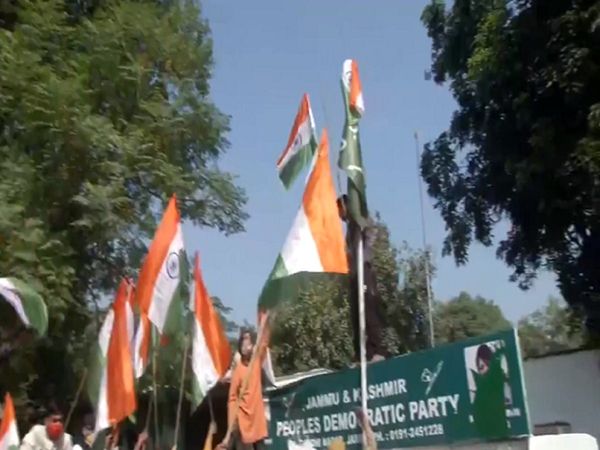 Jammu and Kashmir Police detain BJP workers who were trying to hoist Tricolor at Lal Chowk Srinagar