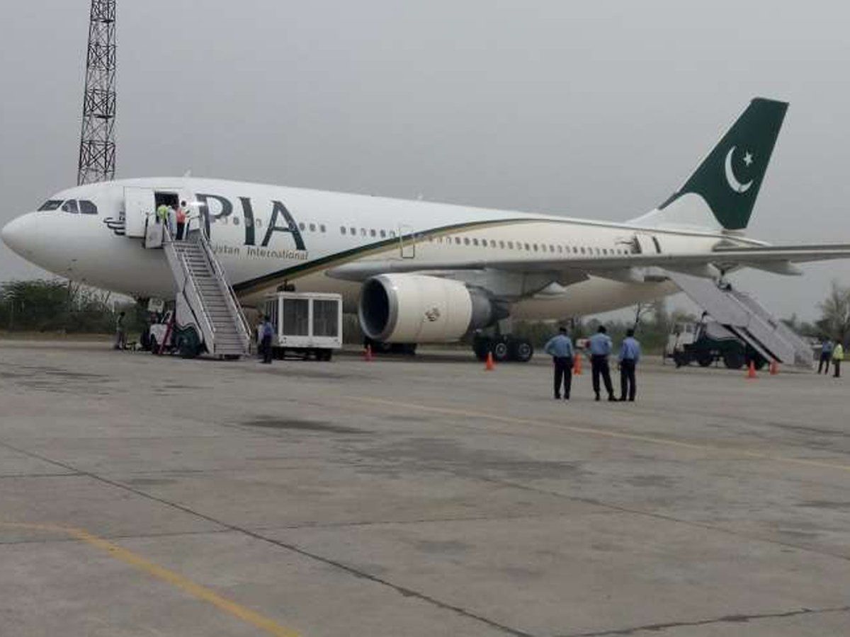 तालिबान सरकार के फरमान से पाक को होने लगी परेशानी, PIA ने बंद कर दीं काबुल से उड़ानें