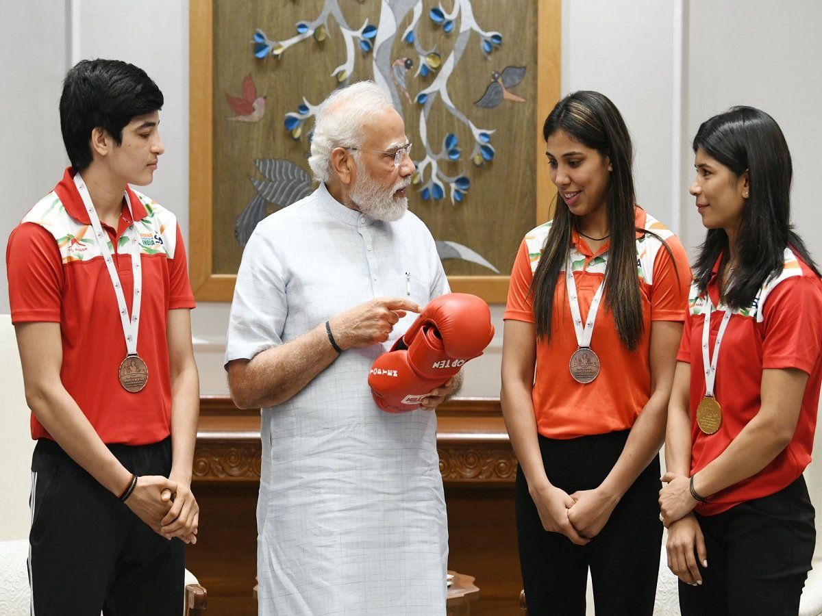 पीएम नरेंद्र मोदी ने की विश्व चैंपियन मुक्केबाज निकहत जरीन से मुलाकात