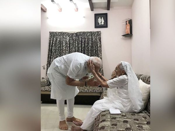 Narendra Modi, Heeraben