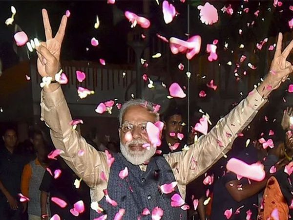 श्यामाप्रसाद मुखर्जी और डॉ. हेडगेवार ऊपर से मोदी जी को आशीर्वाद दे रहे होंगे: गिरिराज सिंह