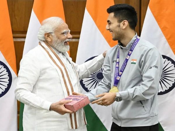 PM_Modi-and-Lakshya-sen