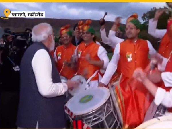  PM Modi played drums and interacted with indian community in scotland 