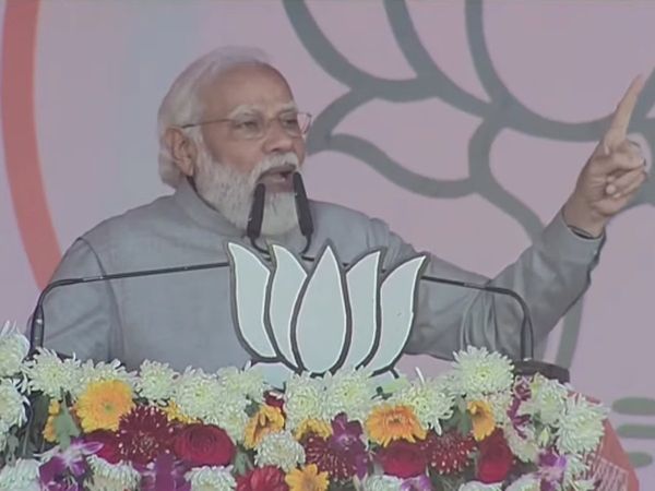 UP Chunav 2022 : 'Parivarwadi' people's boat has sunk, started blaming on EVMs, PM Modi lashed out at oppositions