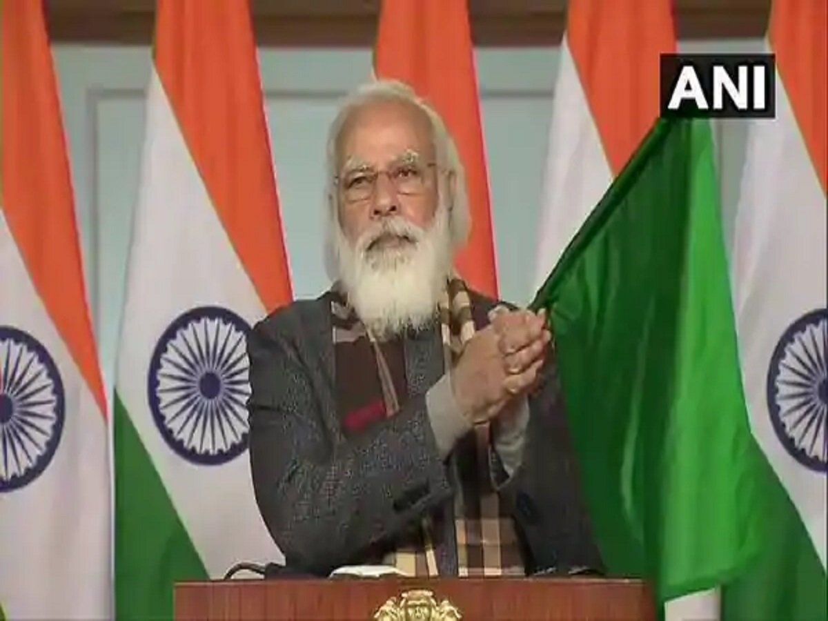 स्टैच्यू ऑफ यूनिटी के लिए कनेक्टिविटी हुई आसान, PM मोदी ने दिखाई 8 लग्जरी ट्रेनों को हरी झंडी
