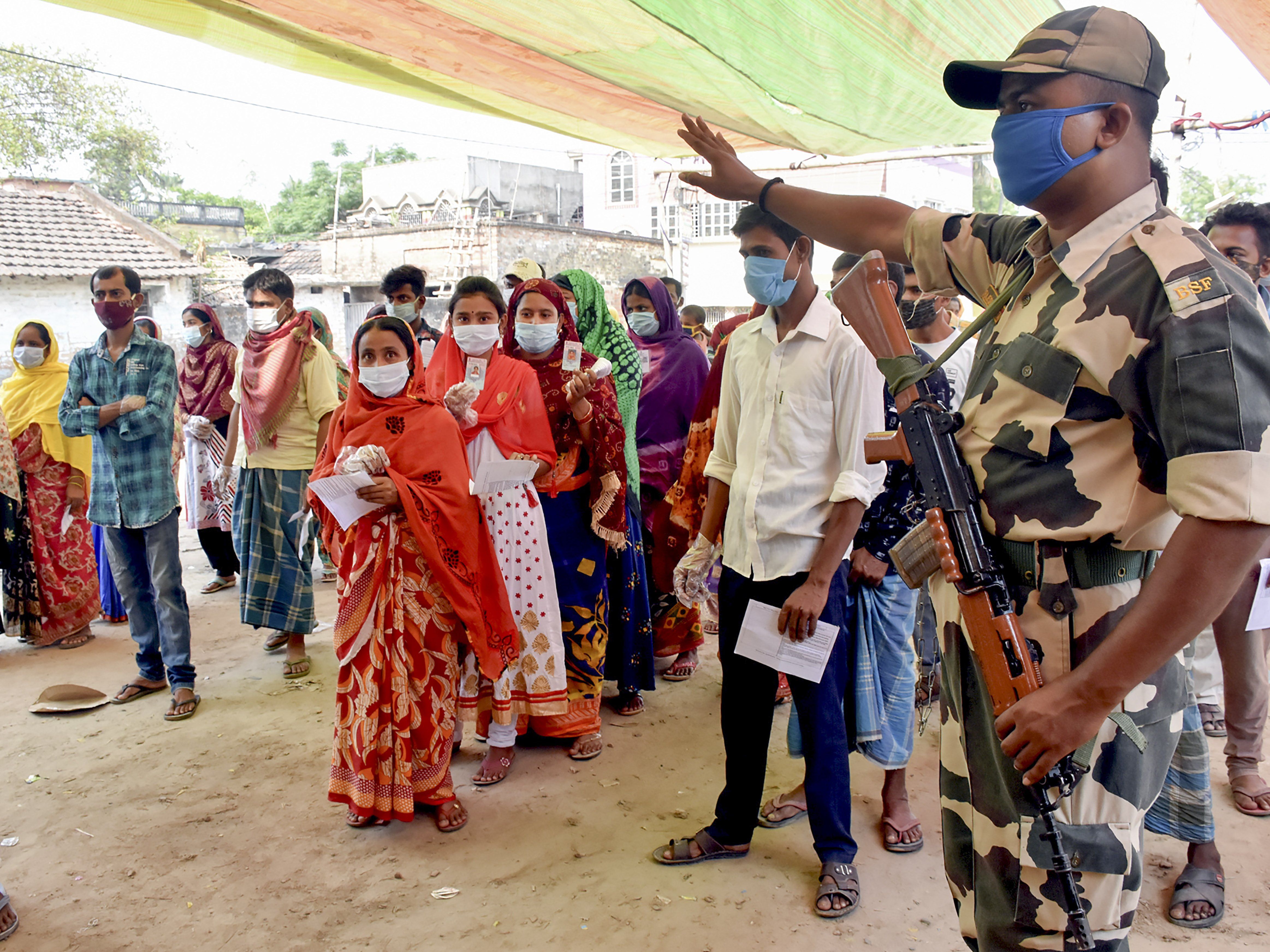 West Bengal 8th Phase Voting: पश्चिम बंगाल में आखिरी फेज में शाम 5 बजे तक 76.07% मतदान