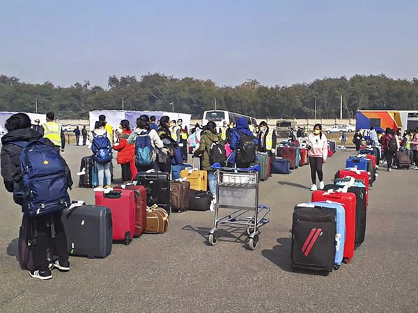 कोरोना वायरस: विदेशों में फंसे कई भारतीय, आखिर कौन नहीं लौट सकते हैं देश? जानें इन सवालों के जवाब