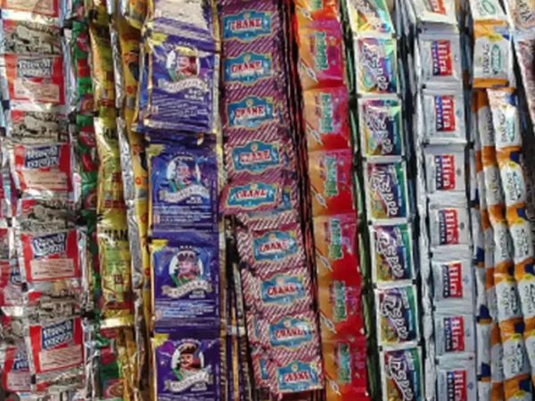 Truck Looted full of Paan Masala