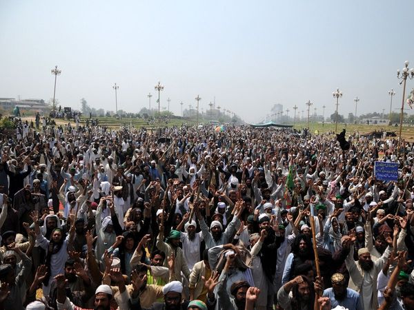 Outcry in Pakistan amid hunger crisis