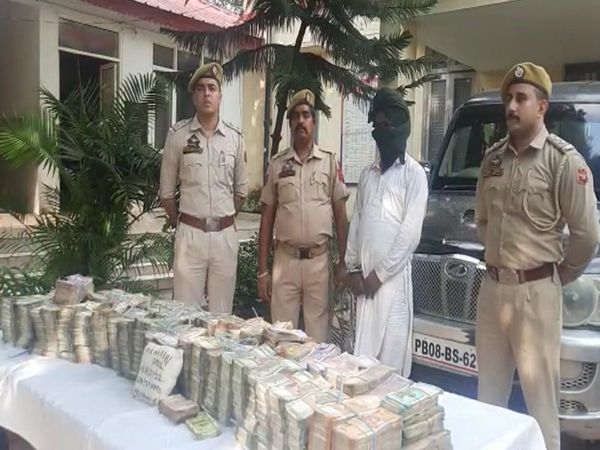 Pakistan drug syndicate gets big blow, Jammu and Kashmir police seized about 20 million cash along with heroin in Udhampur