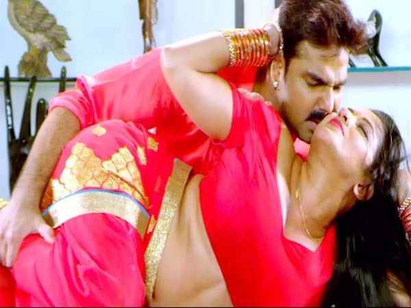 Pawan Singh Monalisa Song