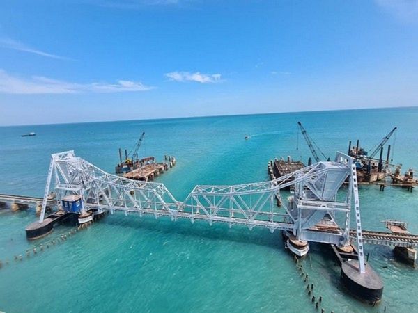 Indias 1st Vertical Lift Sea Bridge To Be Ready In A Year Know About The New Pamban bridge