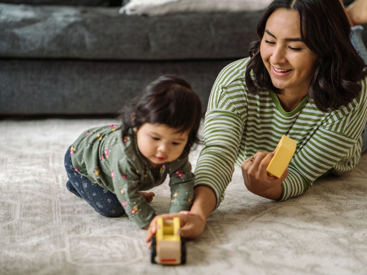 Parenting Tips: बच्चों को अजनबियों से ऐसे रखें सुरक्षित, इन टिप्स से समझाएं सही व गलत