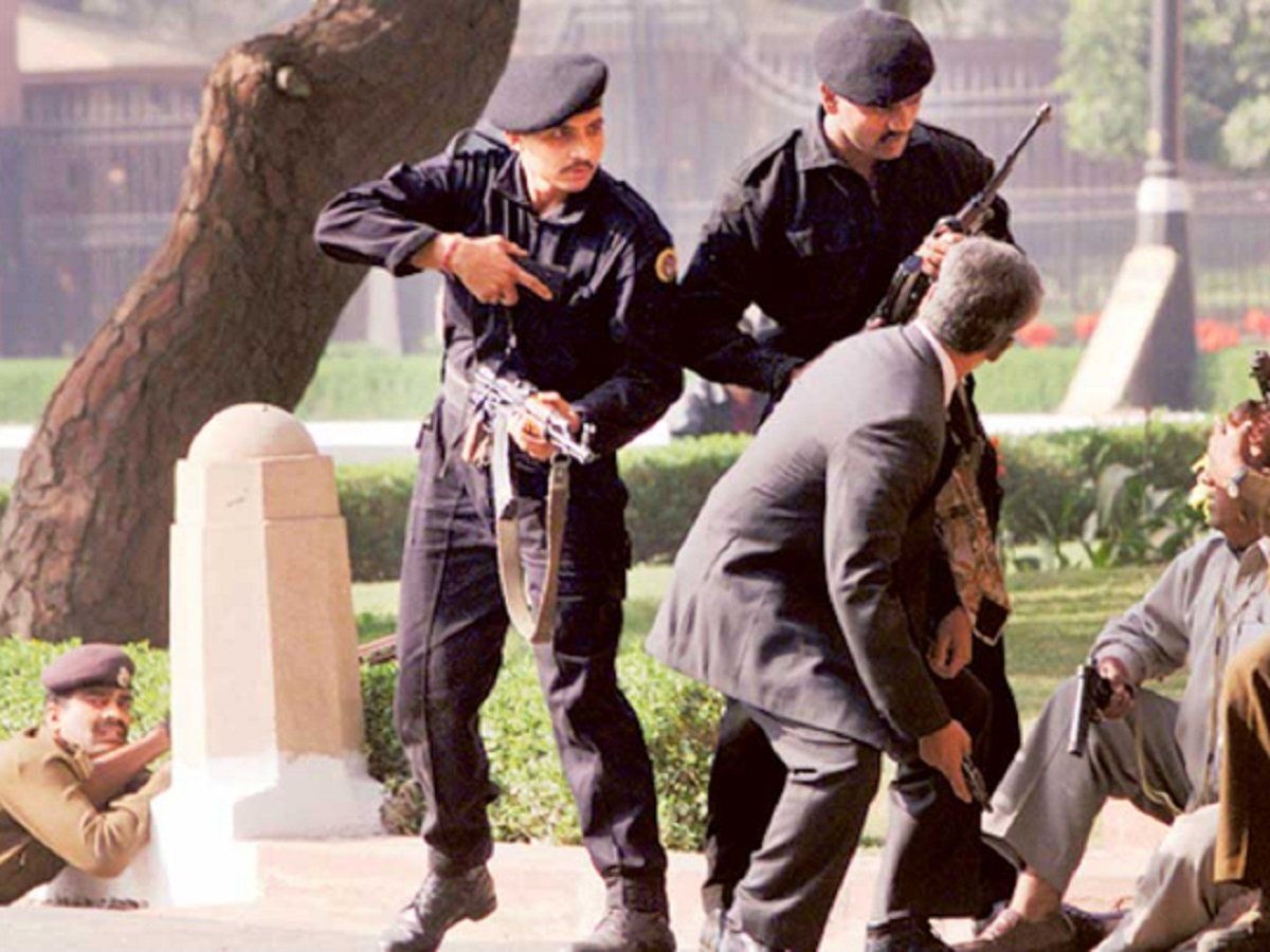 संसद हमले की 20वीं बरसी: जब बाल-बाल बचे थे आडवाणी समेत 200 सांसद, गोलियों से दहल गया था लोकतंत्र का मंदिर