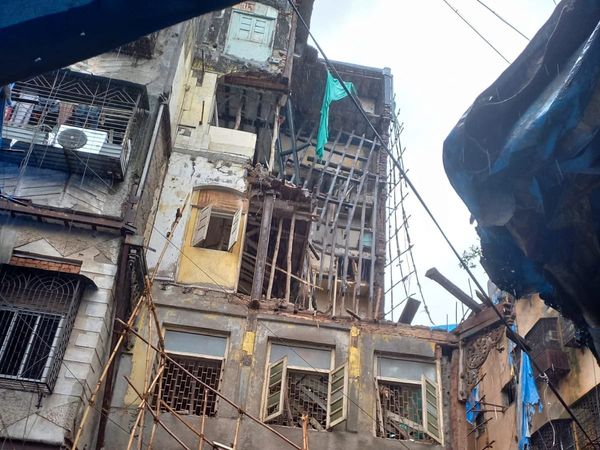 Part of a building collapsed in Mumbai's Kalbadevi area, accident occurred during repair works
