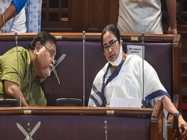 News reports says arrest Memo shows Partha Chatterjee called  Mamata Banerjee 4 times 