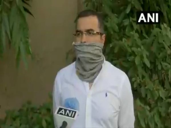 BJP MP Parvesh Verma on Gandhi Family says 3 should be kept in quarantine until Coronavirus Pandemic ends