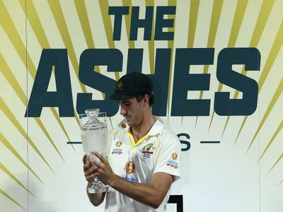 Pat-Cummins-Ashes-Trophy Pat-Cummins-Ashes-Trophy
