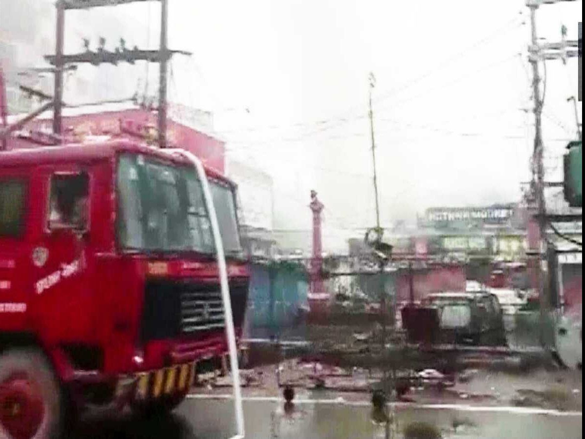 Patna Weather News: पटना में आफत बनी बारिश, आकाशीय बिजली गिरने से स्वाहा हुईं 12 दुकानें, करोड़ों का हुआ नुकसान