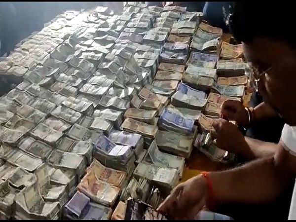 More than ₹4 crore in cash seized from the residential premises of a drug inspector Jitendra Kumar in Patna Bihar 