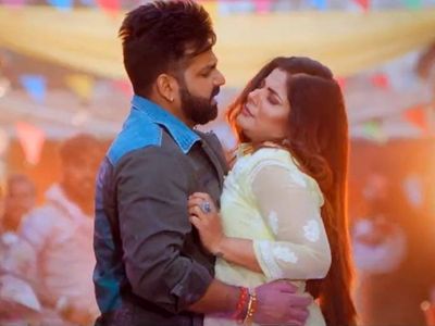Pawan Singh New Song | White White Lahanga | Smrity Sinha, Priyanka Singh, Deepesh Goyal
