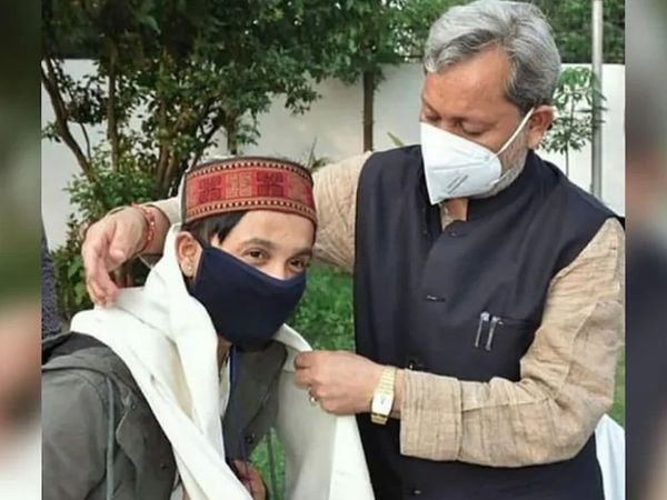 Pawandeep meets Uttarakhand CM Tirath Singh Rawat