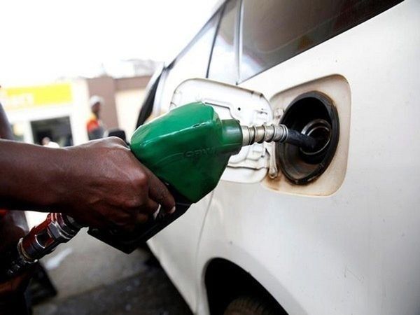 Petrol, diesel prices Today: दिल्ली में पहली बार पेट्रोल से महंगा हो गया डीजल, जानें आज क्या है भाव