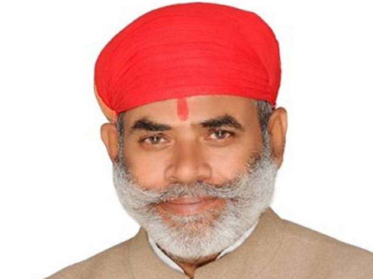 पिता की मौत के बाद छूटी पढ़ाई, 62 साल के MLA अब दे रहे BA की परीक्षा, बेटियों ने इस तरह किया प्रोत्साहित