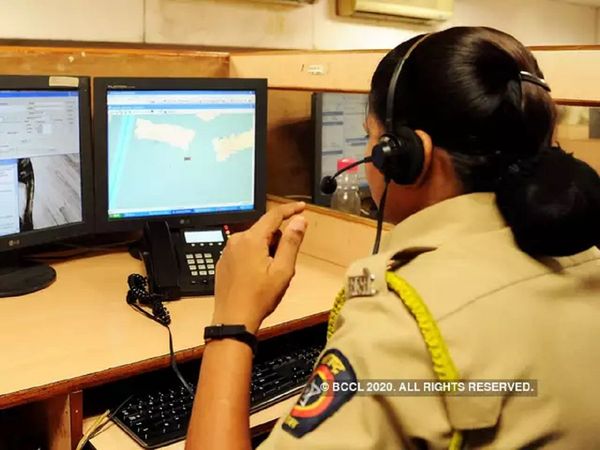 8 years old child call police