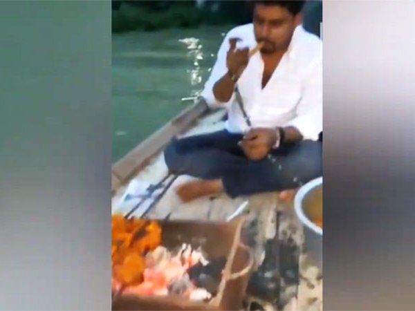 Prayagraj Ganga Chicken party Video
