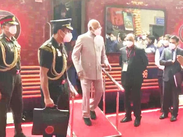 President Ramnath Kovind on a two-day visit in Lucknow Governor and Chief Minister welcomed