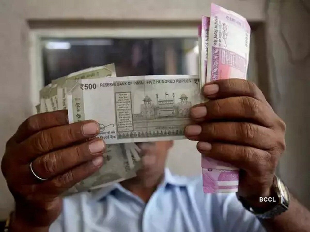 आज से लगेगा महंगाई का एक और 'तड़का', जानिए देश में 1 अप्रैल से किन चीजों के दाम बढ़े