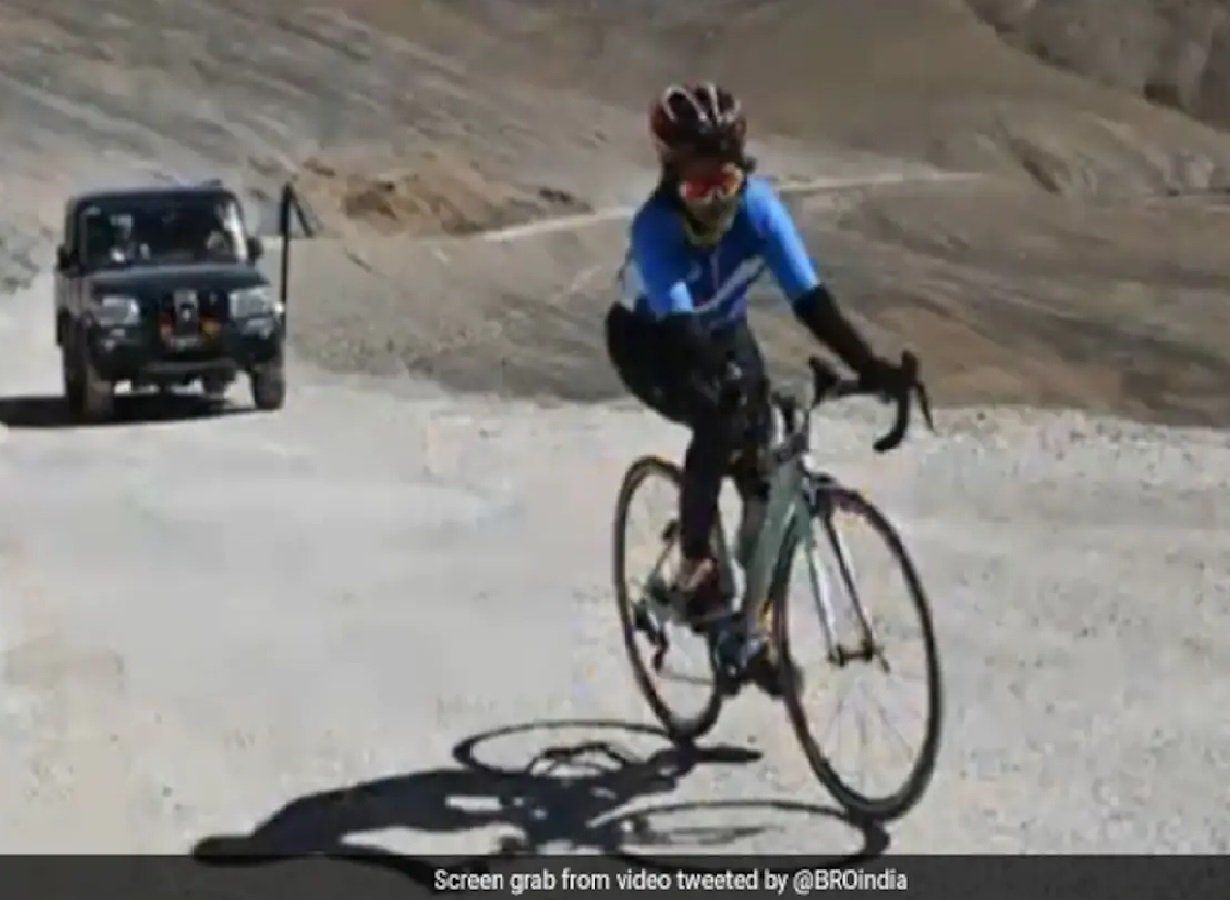 40 की उम्र में शुरू किया साइकिल चलाना और 45 में रच डाला गिनीज वर्ल्ड रिकॉर्ड, भारतीय है महिला