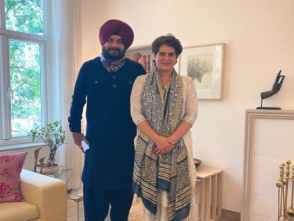 two snakes together, two snakes together,Priyanka-Sidhu meeting,Priyanka-Sidhu photo