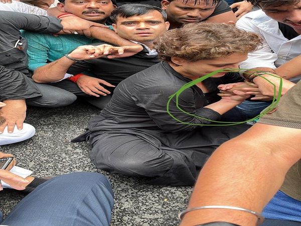 shehzad 's attack on Priyanka Gandhi, tweeted pictures of Priyanka's misbehavior with a woman policeman