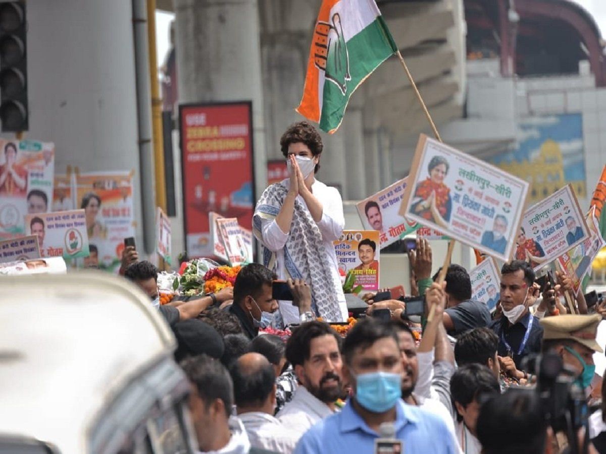 मिशन यूपी के लिए लखनऊ पहुंचीं प्रियंका गांधी, स्वागत में उमड़ा कार्यकर्ताओं का हुजूम