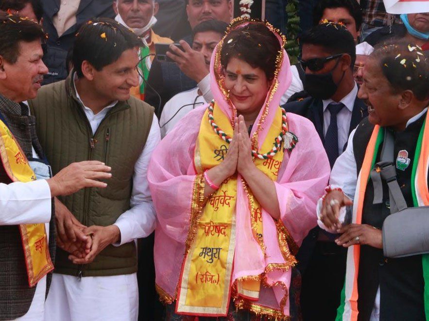 Priyanka Gandhi: यूपी में चुनाव प्रचार के आखिरी दिन मथुरा में प्रियंका गांधी का दिखा चुनावी उत्साह, यूं हुईं वोटरों से रू-बरू-VIDEO