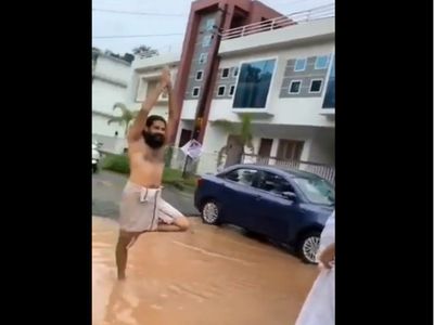 Kerala Man Protest Against potholes on the road In Unique Style Video Goes Viral Kerala Man Protest Against potholes on the road In Unique Style Video Goes Viral