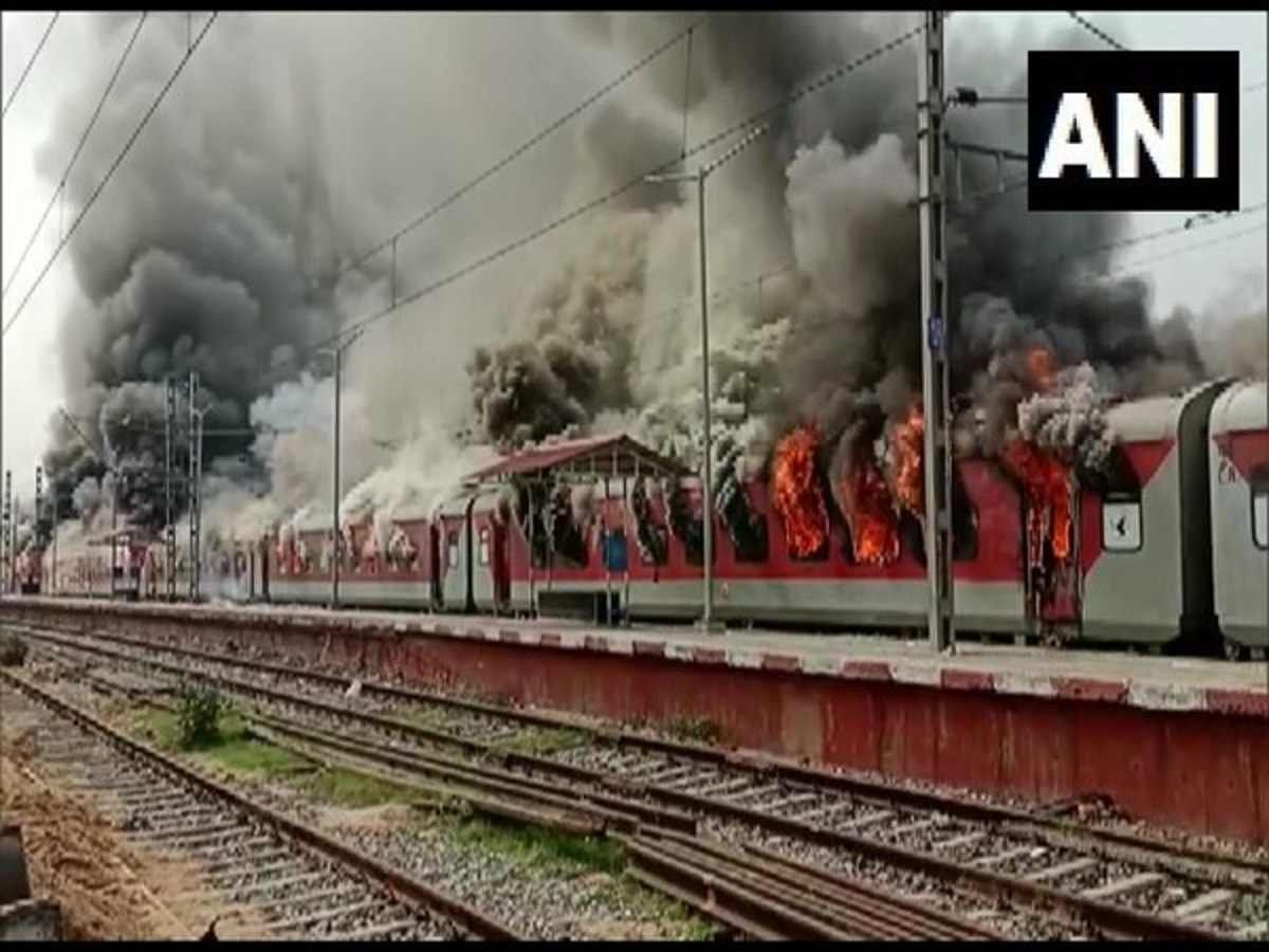 Agneepath Scheme Protest: बिहार में बवाल तो गुरुग्राम में लगाई गई धारा 144, एक नजर में अग्निपथ स्कीम पर विरोध