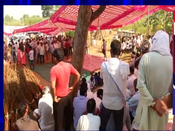 Rajasthan The priest's family has decided not to cremate his body until the assurances made Ashok gehlot