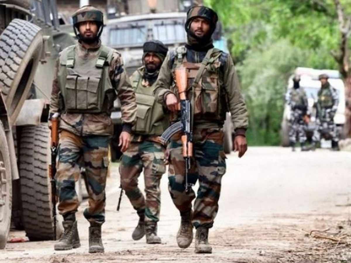 Pulwama Encounter: जम्मू-कश्मीर के पुलवामा में लश्कर के 3 आतंकी मुठभेड़ में ढेर, हथियार और गोला बारूद बरामद