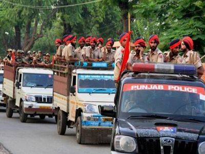 पंजाब में ‘निहंगों' ने हमला कर पुलिसकर्मी के हाथ काटे, दो अन्य पुलिकर्मी हुए घायल पंजाब में ‘निहंगों' ने हमला कर पुलिसकर्मी के हाथ काटे, दो अन्य पुलिकर्मी हुए घायल