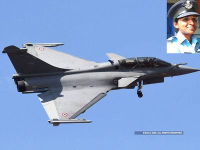 Shivangi Singh of Varanasi will be the first female pilot of Rafale Shivangi Singh of Varanasi will be the first female pilot of Rafale