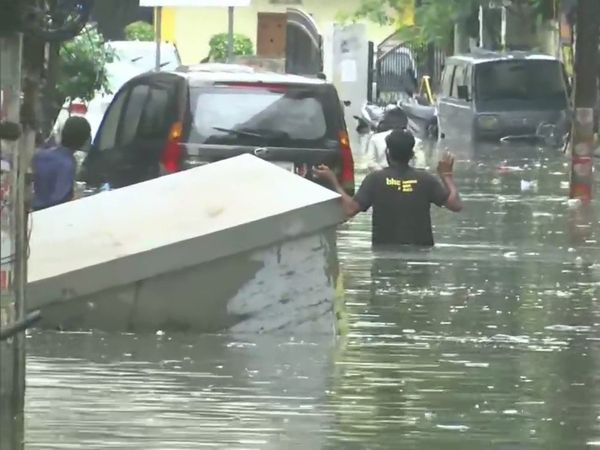 Andhra, Telangana's Rain : water-logging in several parts many dies